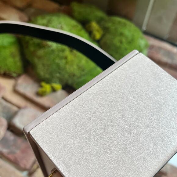 FENDI Vitello Fluffy Logo Vertical Box Crossbody - Picture 14 of 16